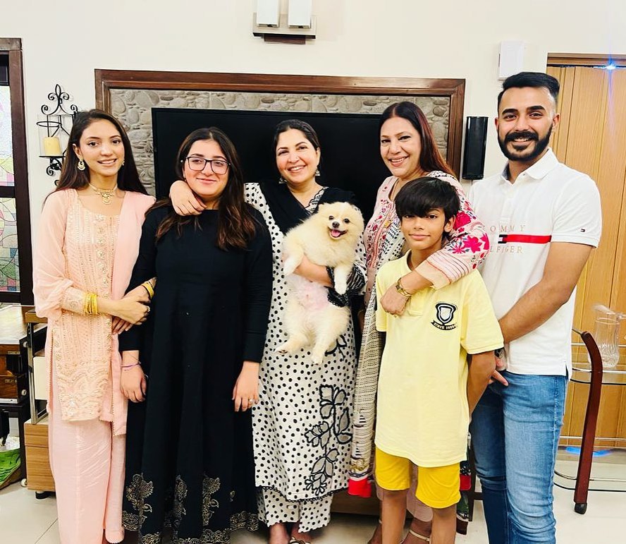Shagufta Ejaz New Adorable Family Clicks