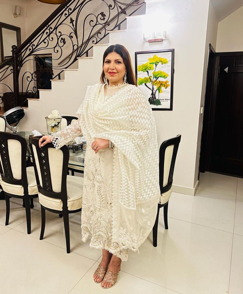 Shagufta Ejaz Shares New Adorable Pictures With Friends and Family