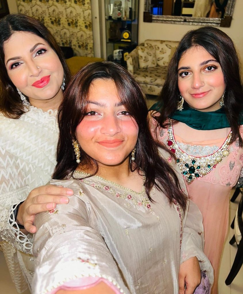 Shagufta Ejaz Shares New Adorable Pictures With Friends and Family