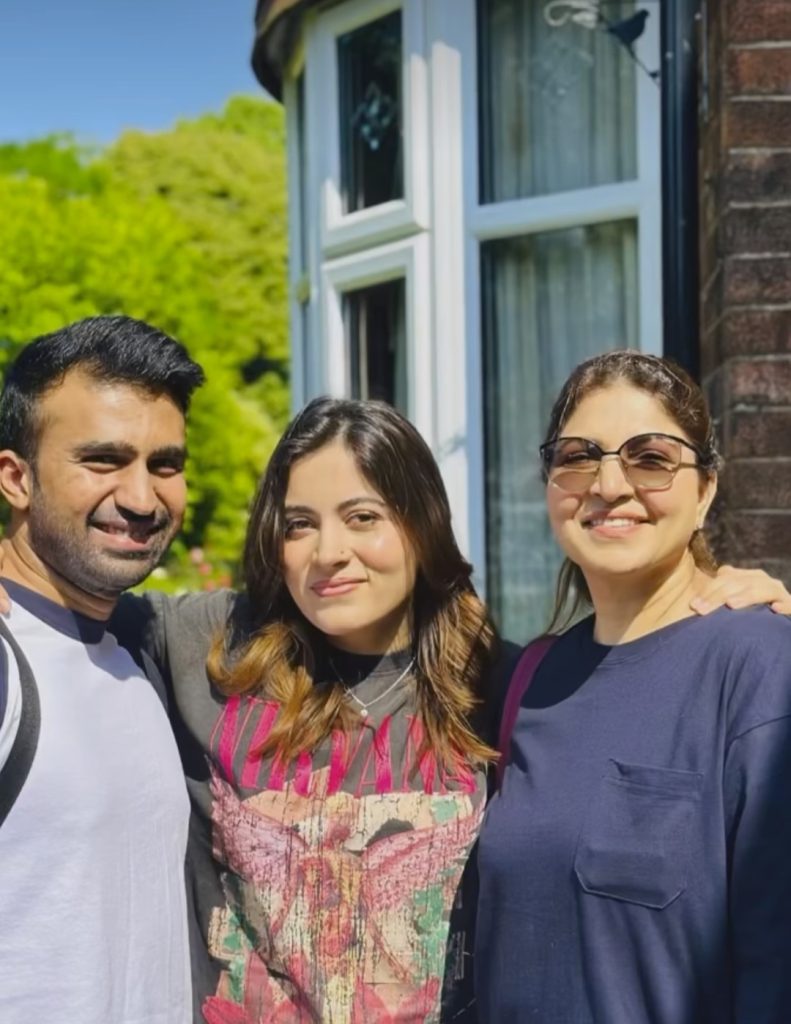 Shagufta Ejaz Shares New Adorable Pictures With Friends and Family