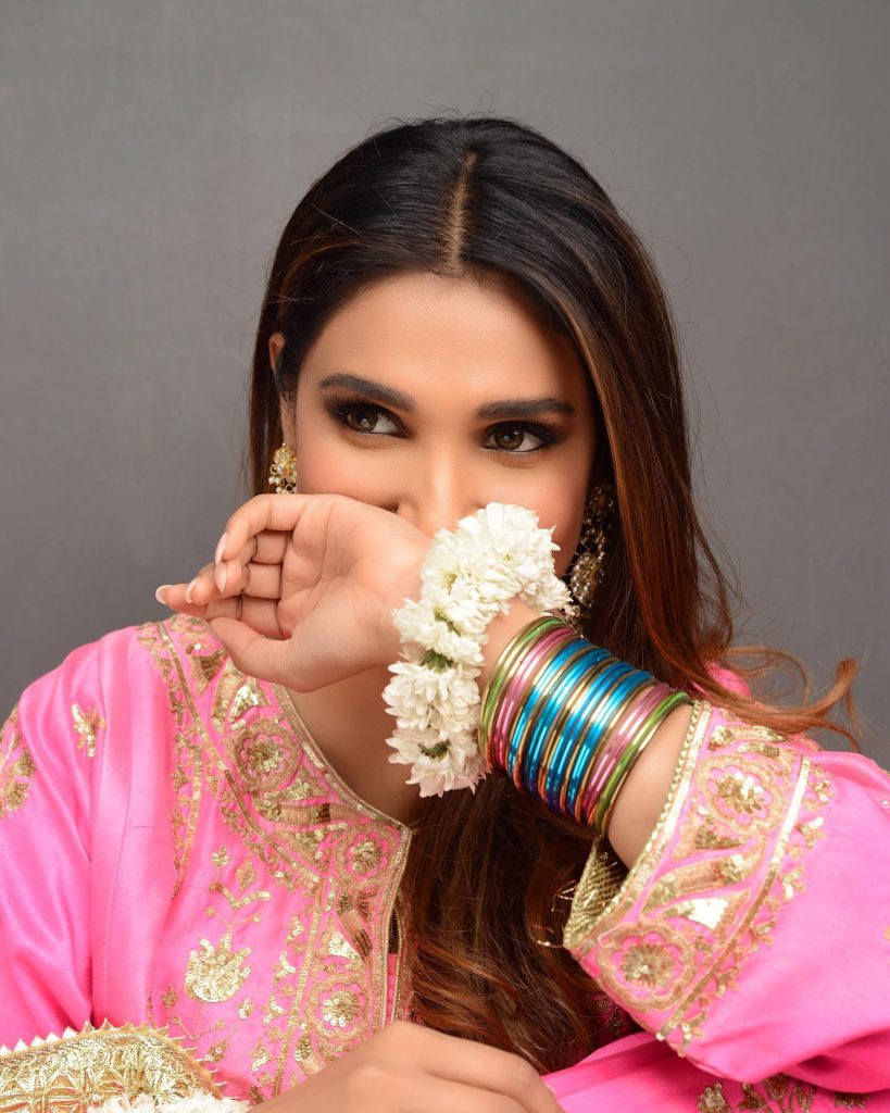 Aamna Ilyas Shares How She Expresses Love