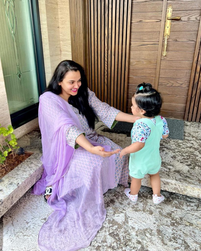 Kiran Tabeir's New Clicks With Her Daughter Izzah
