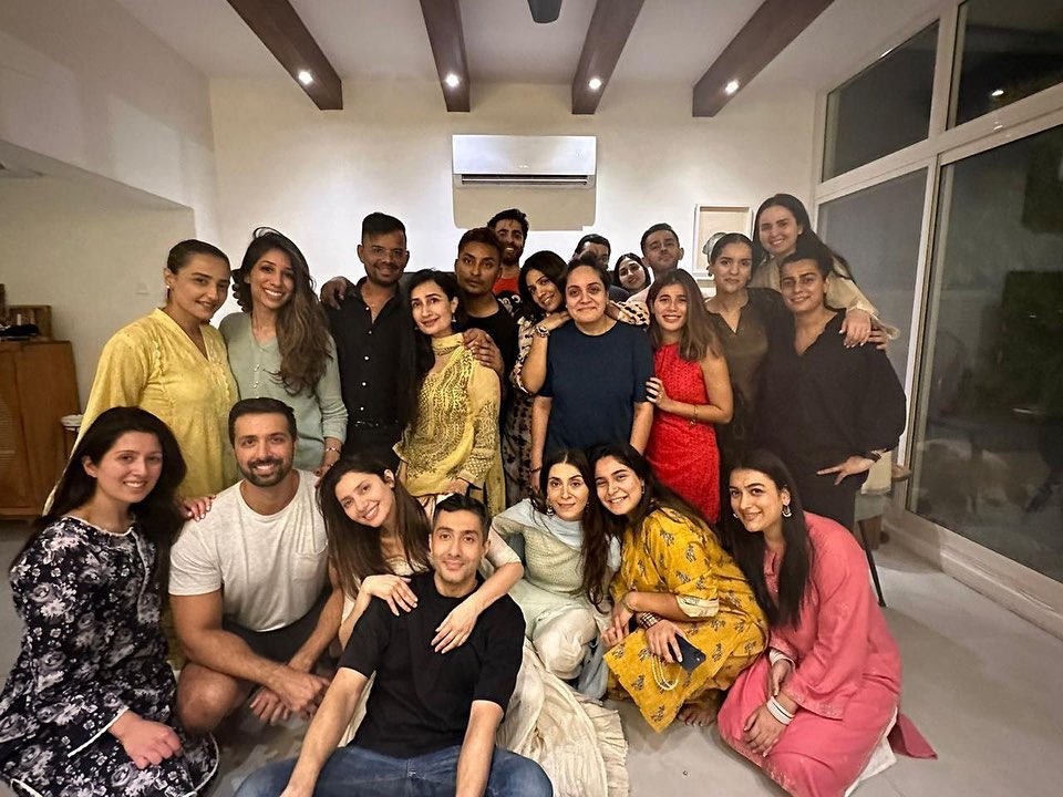 Mahira Khan Shares Pictures From Intimate Wedding Dinner