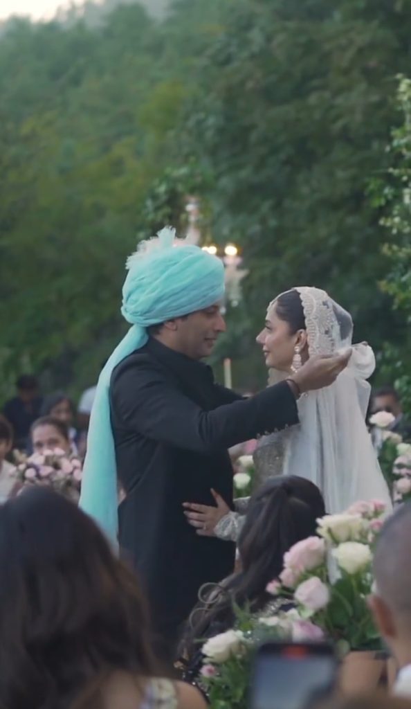 Pakistani Celebrities Extend Warm Wishes To Mahira Khan On Marriage