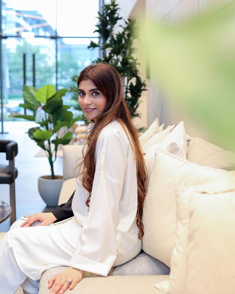 Rubina Ashraf Daughter Minna Tariq New Pictures