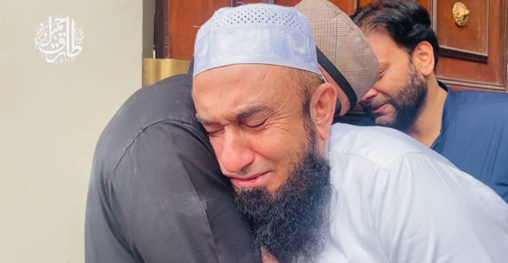 Emotional Video of Maulana Tariq Jamil After His Son's Death