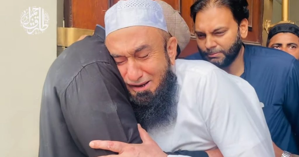 Emotional Video of Maulana Tariq Jamil After His Son's Death