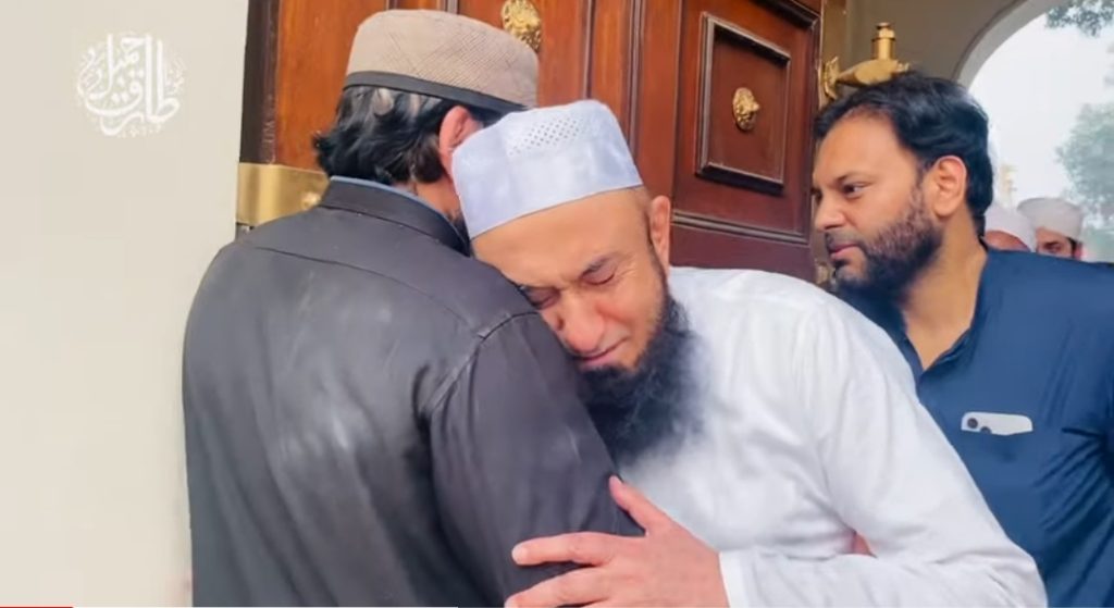 Emotional Video of Maulana Tariq Jamil After His Son's Death