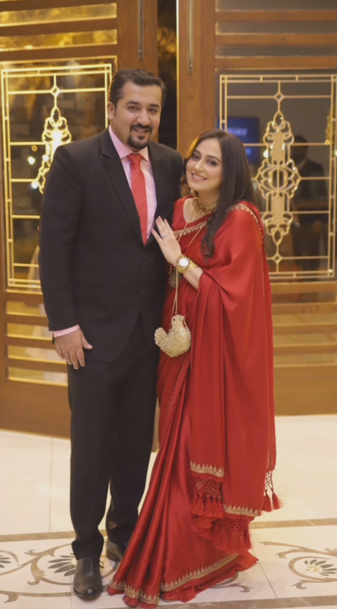 Famous Host Ayesha Jahanzeb Pictures With Husband | Reviewit.pk