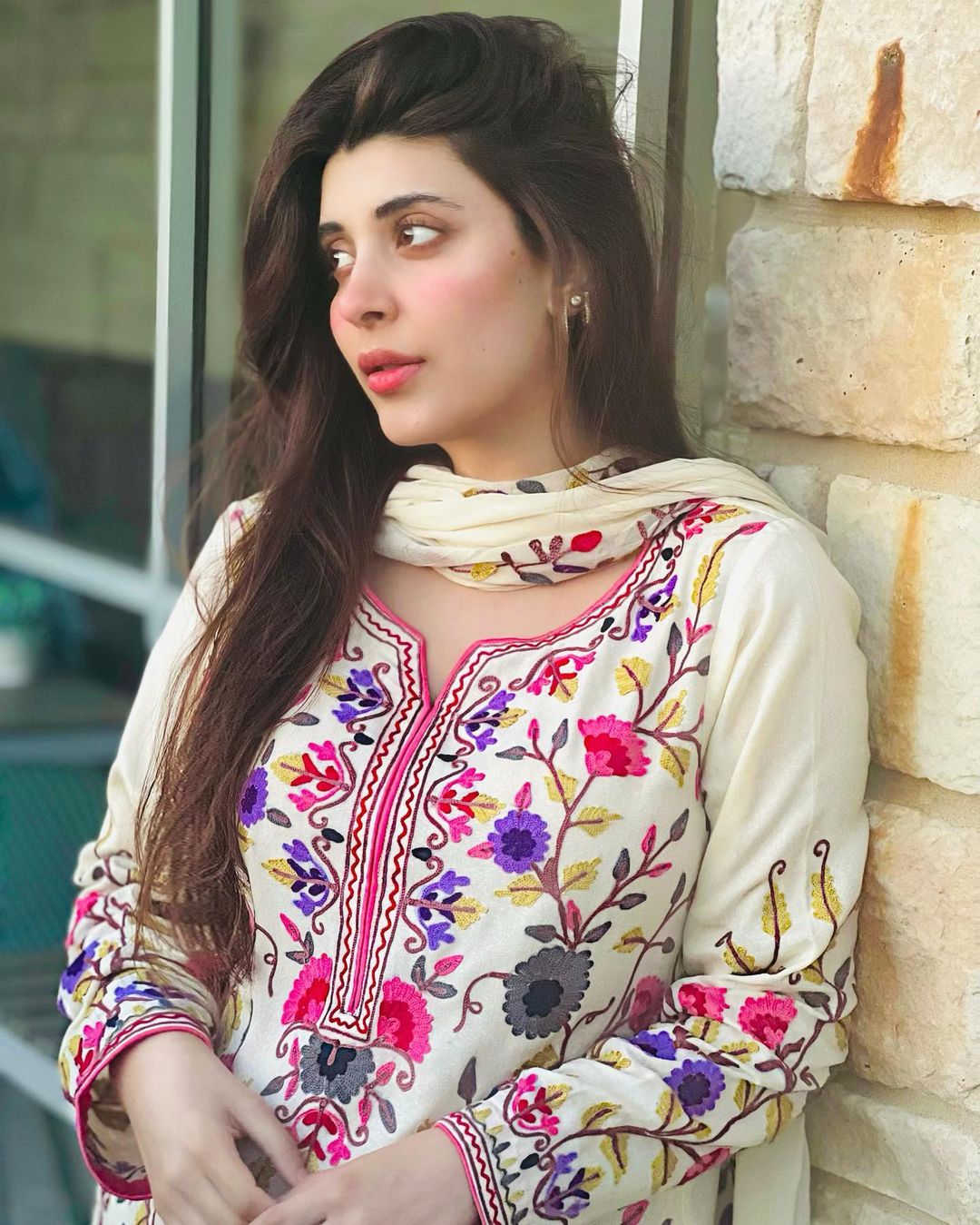 Urwa Hocane Gives Pregnancy Details - Asks For Prayers | Reviewit.pk