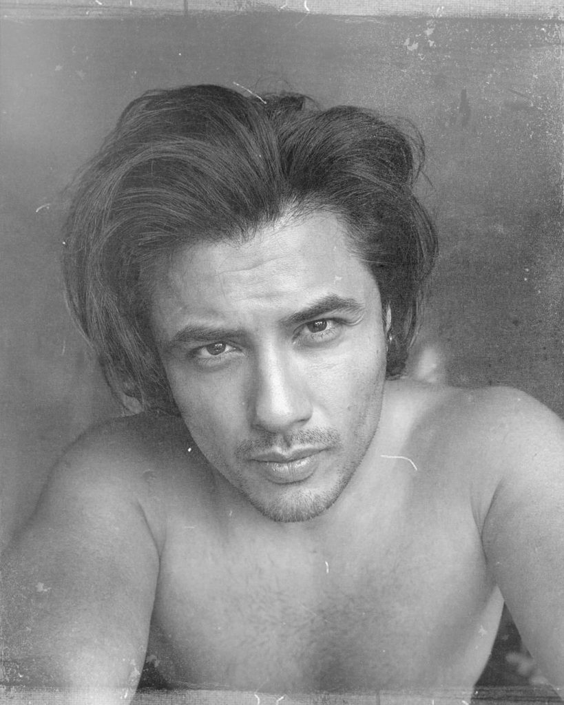 Ali Zafar Under Severe Criticism For Shirtless Pictures