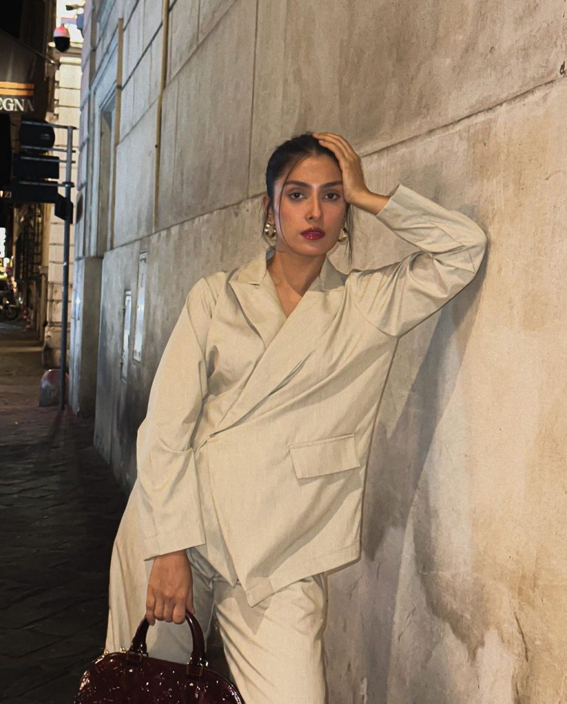 Ayeza Khan Is A Stunner In Pictures From Italy