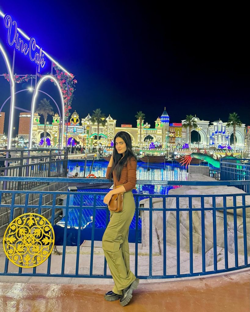 Iqra Kanwal Enjoying Vacations In Global Village Dubai