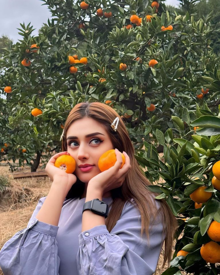 jannat-mirza-beautiful-pictures-from-gamagori-orange-park-japan