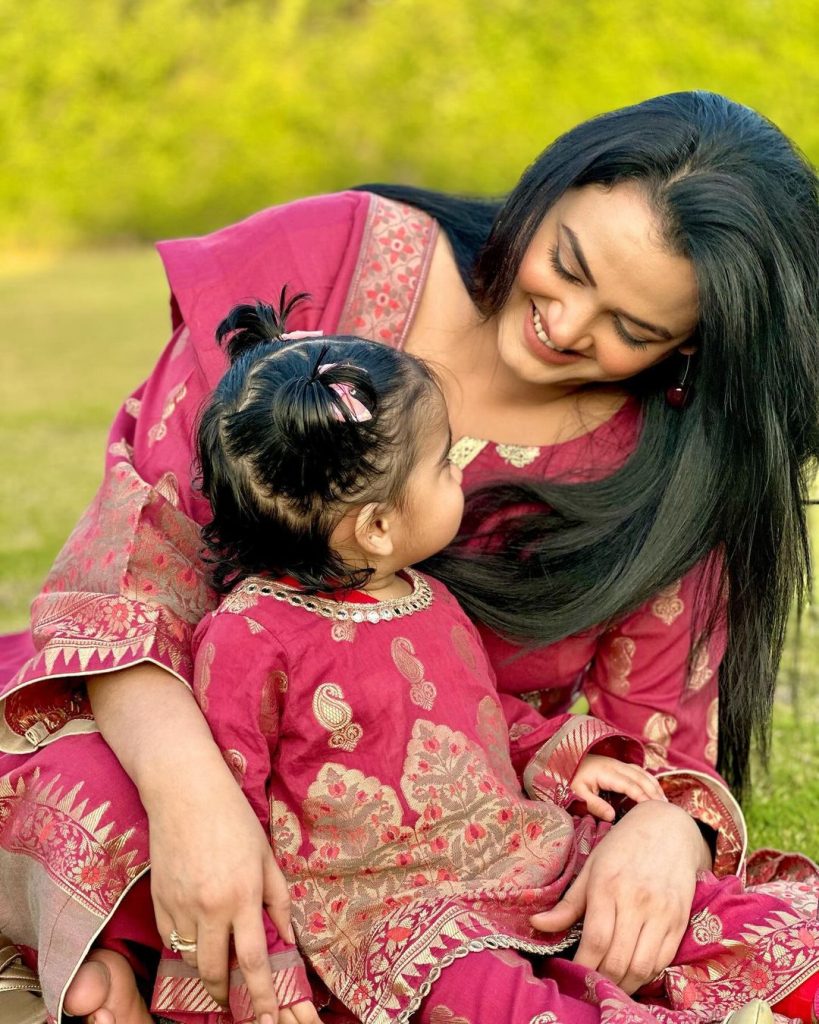 Kiran Tabeir Beautiful Clicks With Daughter Izzah