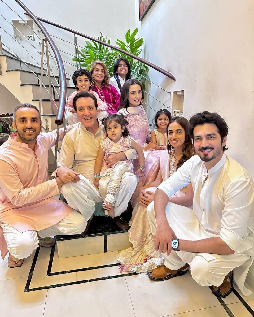 Momal Sheikh Performs Umrah With Her Family