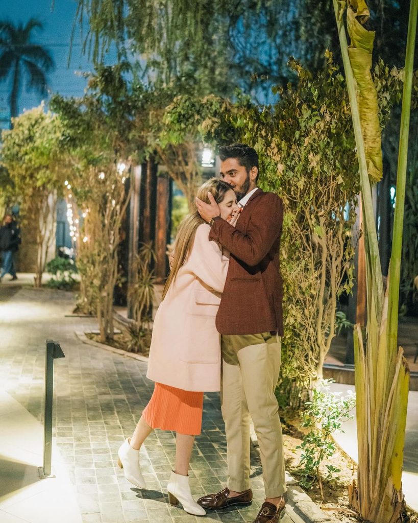 Kabli Pulao Famed Momina Faiq Bajwa Romantic Pictures With Husband