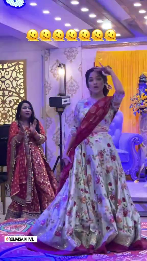 Romaisa Khan's Dance From A Wedding Goes Viral