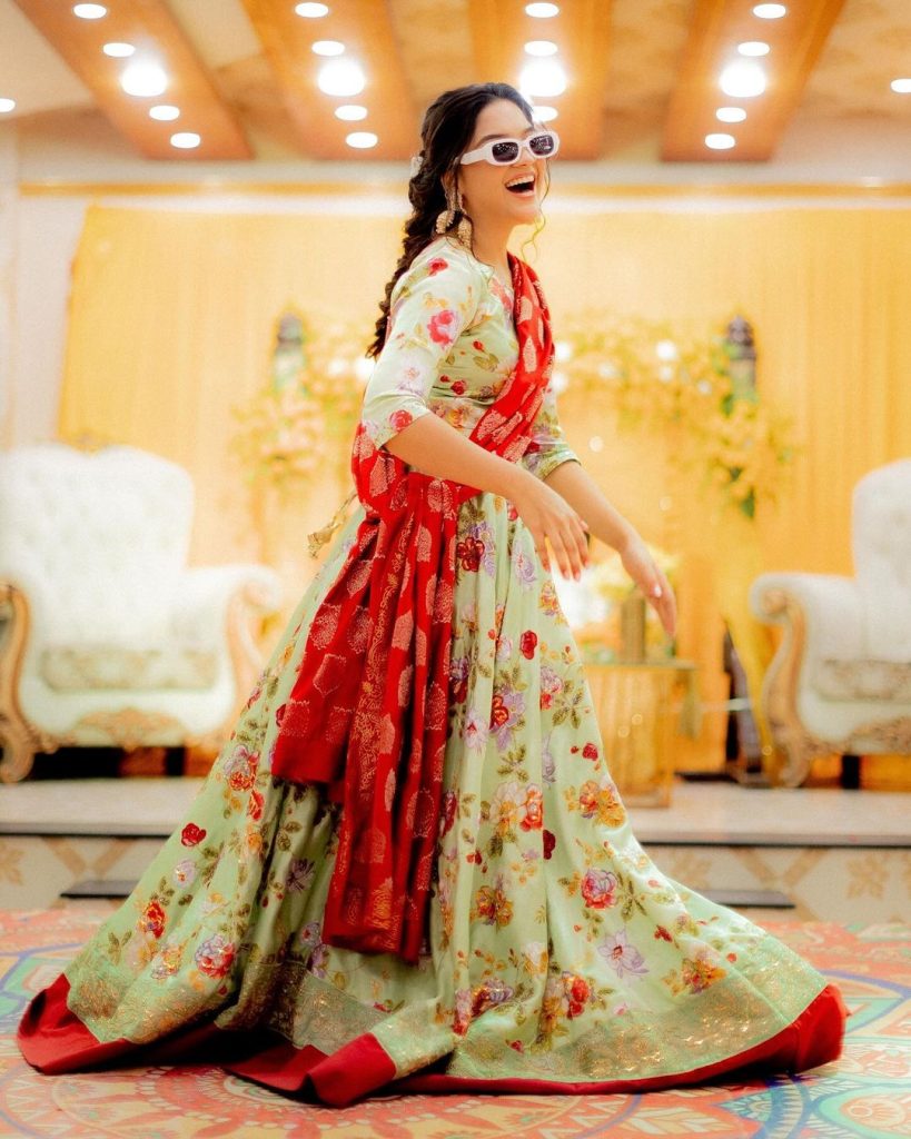 Romaisa Khan HD Pictures From Sister's Wedding