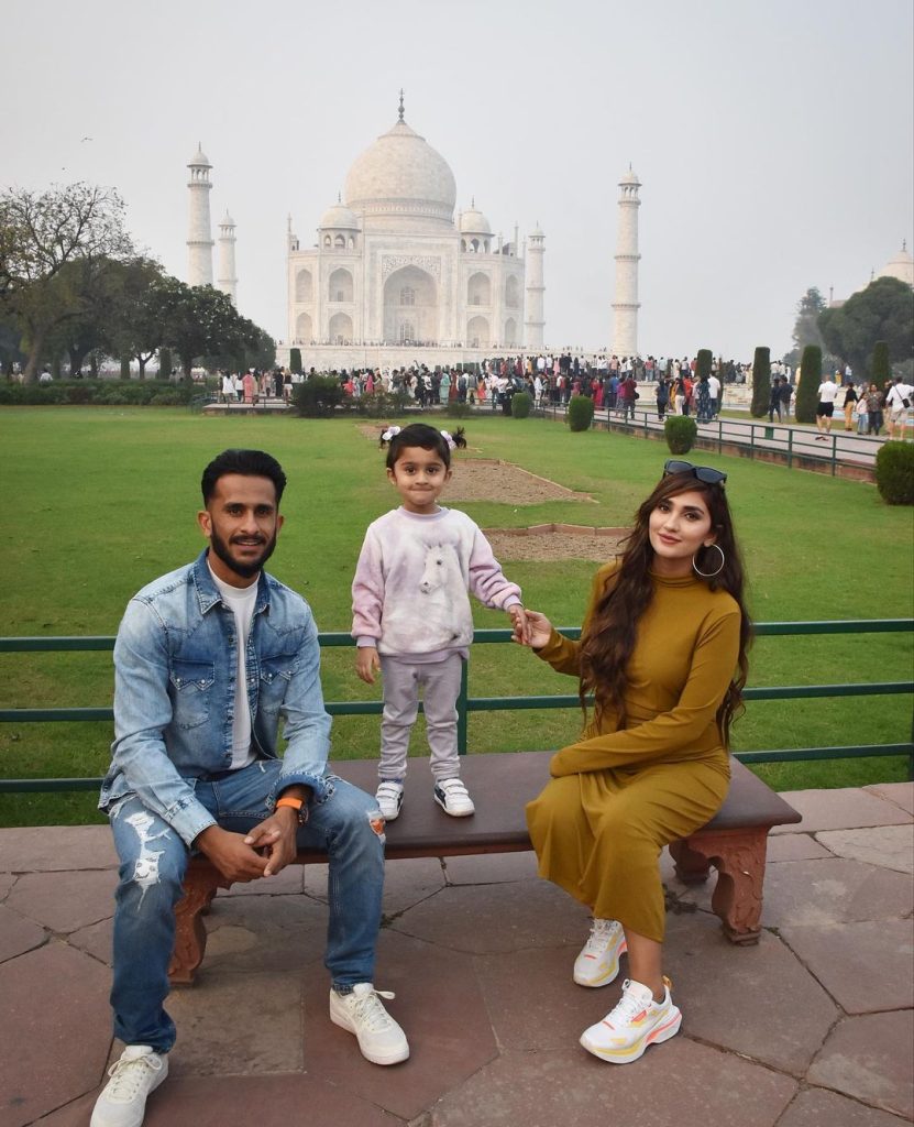 Hassan Ali Visits Taj Mahal With Family