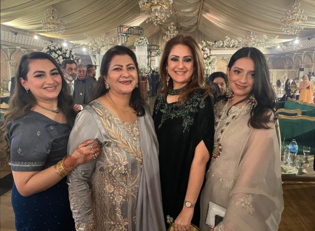 Nauman Ijaz Family Pictures From A Wedding