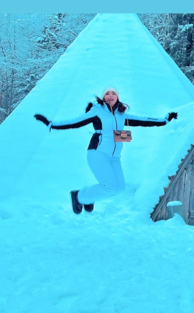 Nida Yasir Shares New Pictures from Kakslauttanen Arctic Resort