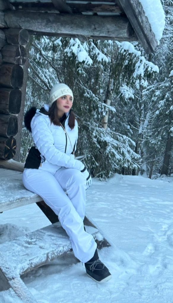 Nida Yasir Shares New Pictures from Kakslauttanen Arctic Resort