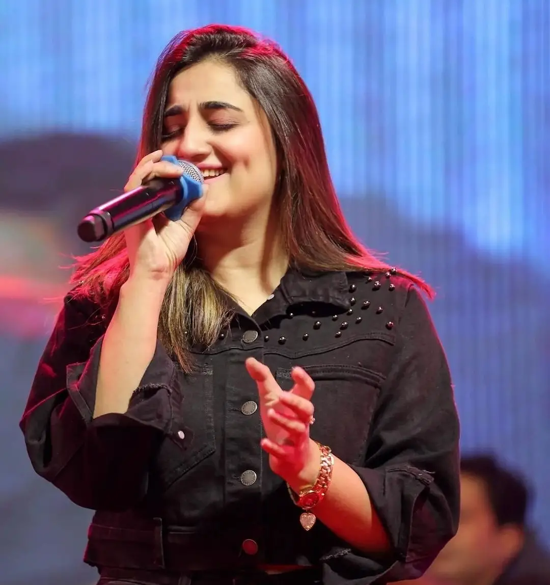 Nimra Mehra On Her Comparison With Neha Kakkar Reviewit.pk