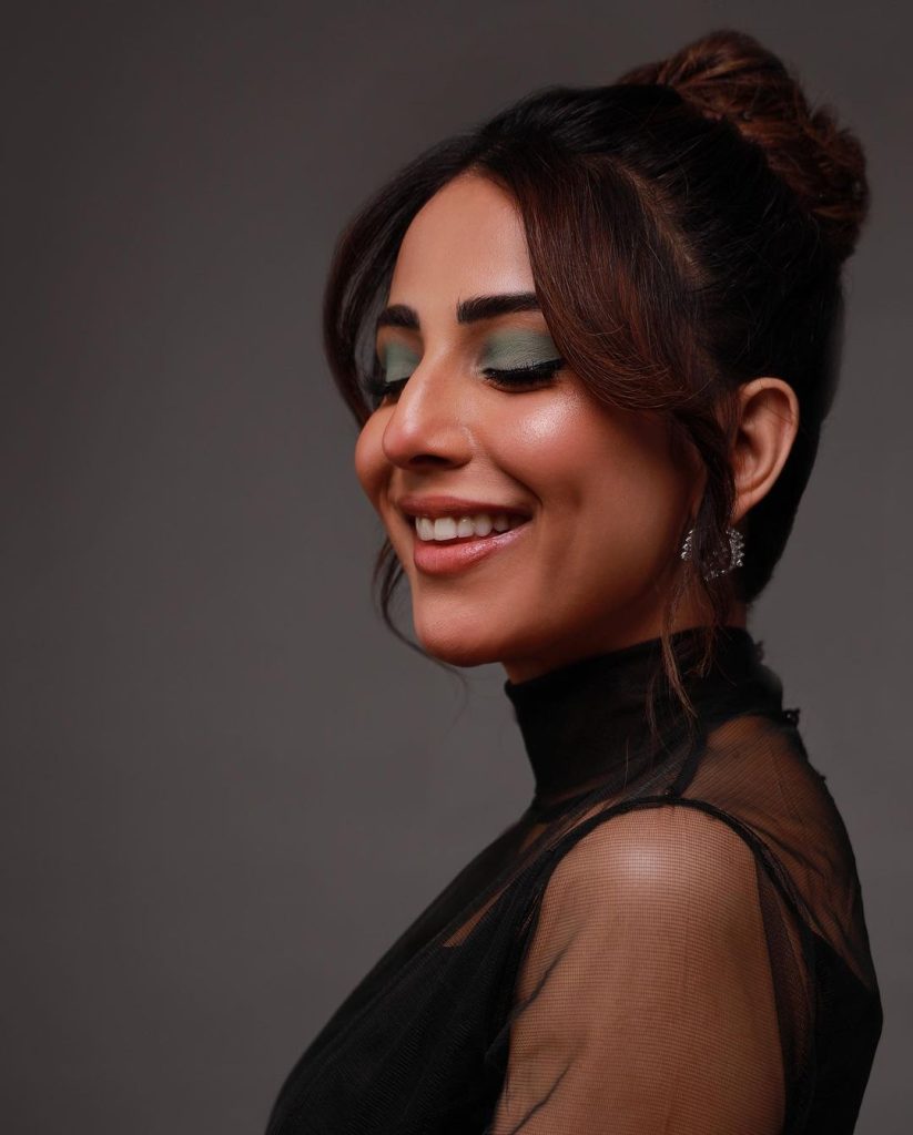 Ushna Shah's Gorgeous New Clicks With Husband