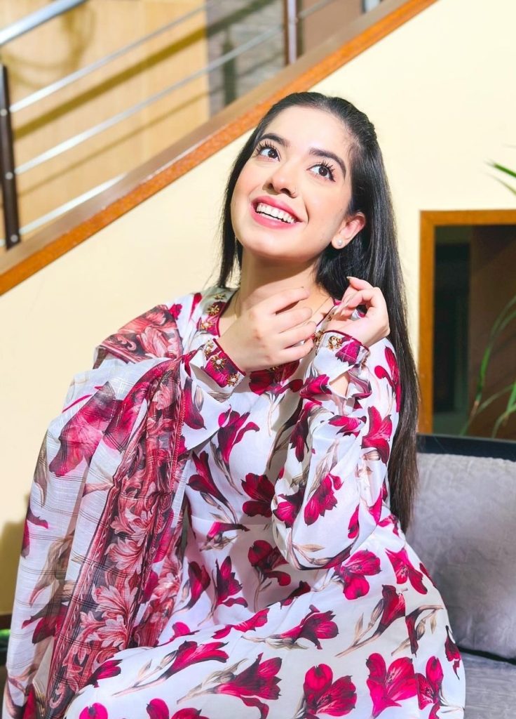 Arisha Razi Shares Stunning Pictures With Family & Friends