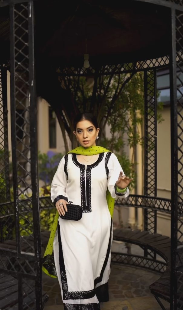 Arisha Razi Shares Stunning Pictures With Family & Friends