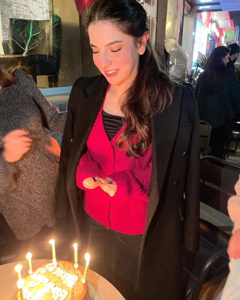 Dananeer Mobeen's Beautiful Birthday Celebration With Her Family