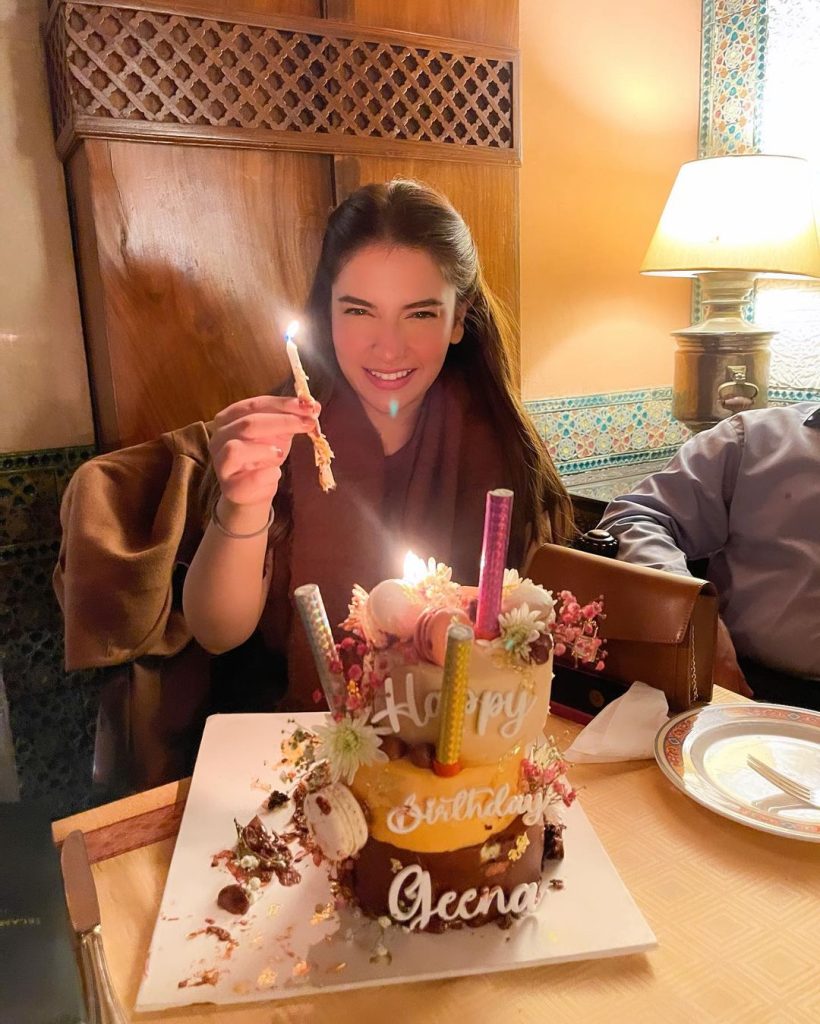 Dananeer Mobeen's Beautiful Birthday Celebration With Her Family