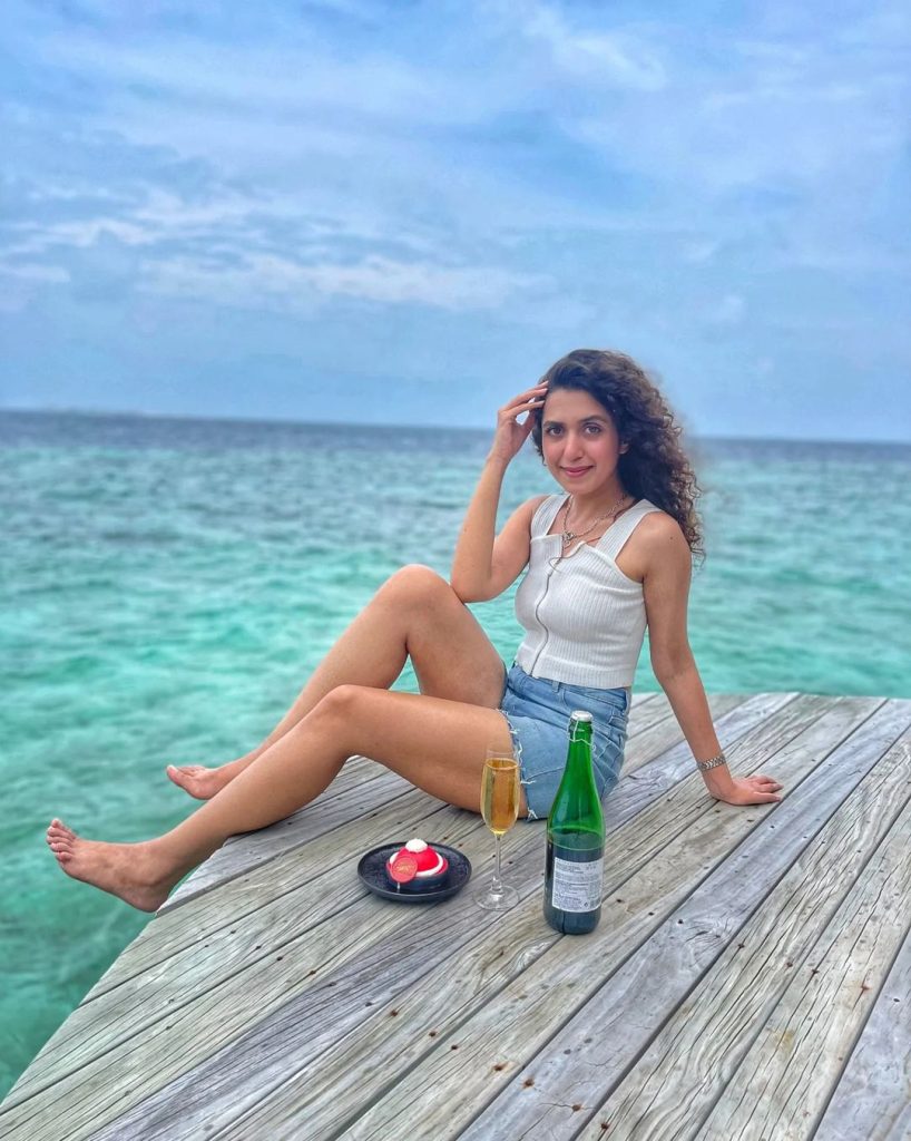 Hira Umer's Vacation Pictures From Maldives Ignite Criticism