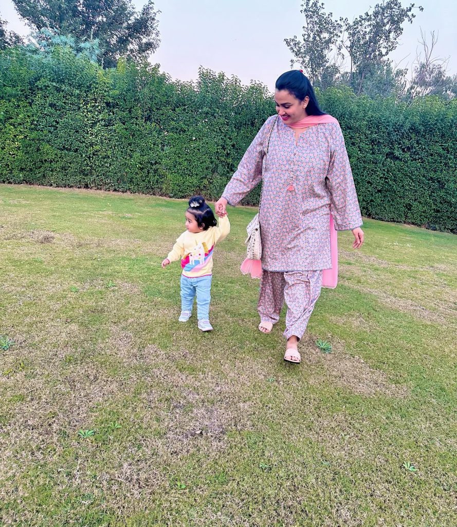 Kiran Tabeir Latest Beautiful Clicks With Daughter