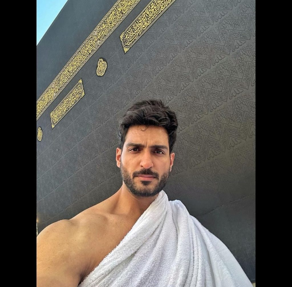 Omer Shahzad Umrah Pictures & Instagram Reel