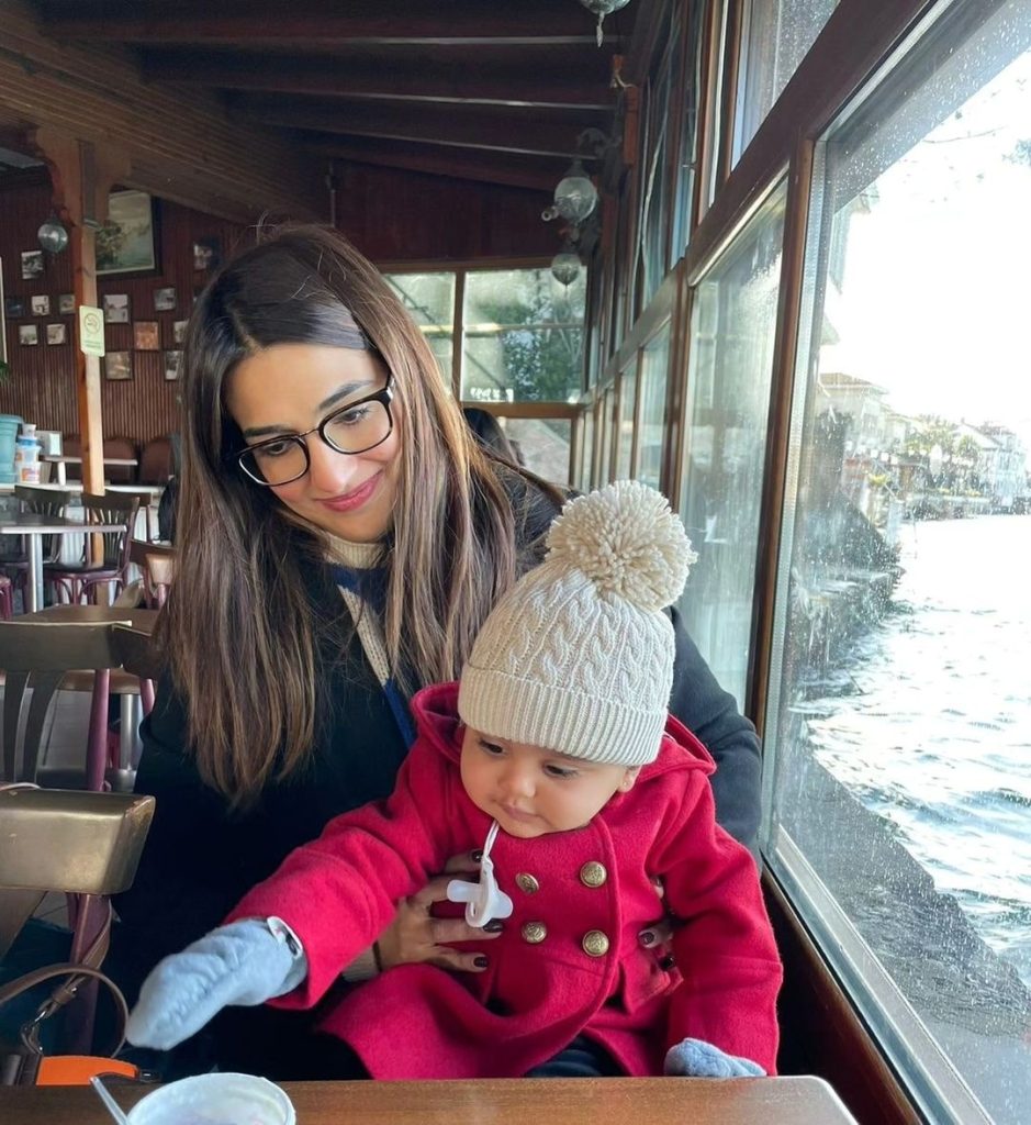 Rabab Hashim's Beautiful Pictures With Daughter From Turkey