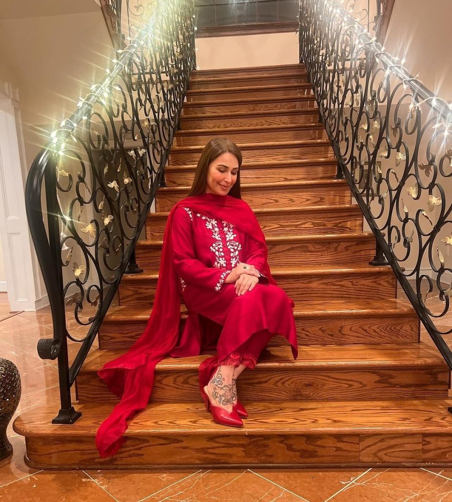 Reema Khan Pictures With Husband & Friends From Vacation