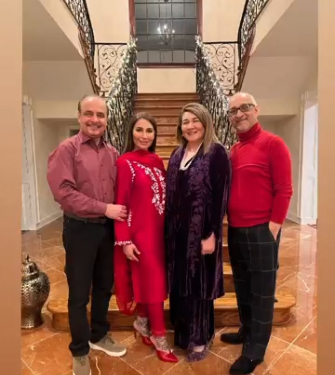 Reema Khan Pictures With Husband & Friends From Vacation | Reviewit.pk