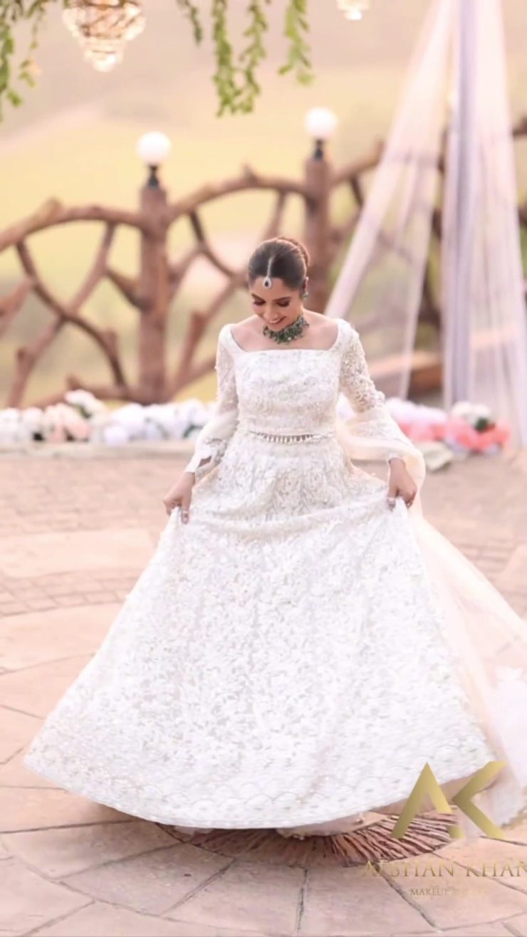 Sabeena Farooq Looks Ethereal As A White Bride | Reviewit.pk