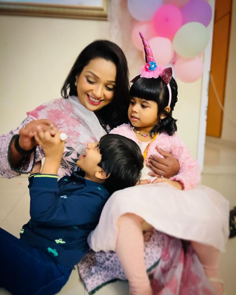 Uroosa Siddiqui's Beautiful Pictures With Son From A Birthday Party