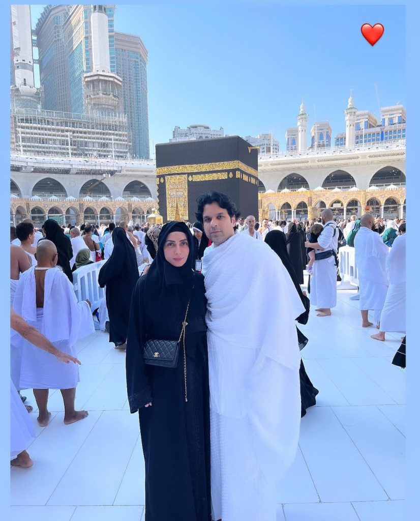 Actress Uzma Khan's Umrah Pictures With Husband