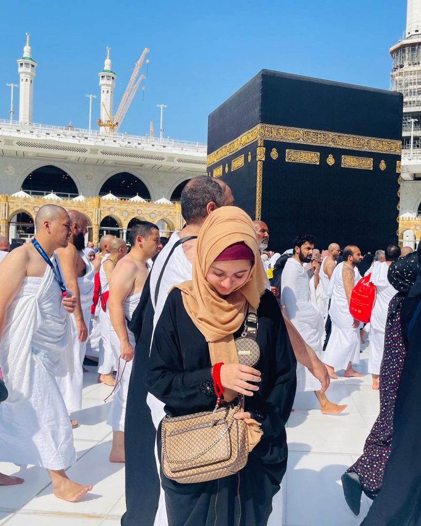 Hum Tum Famed Anoosheh Rania Performs Umrah