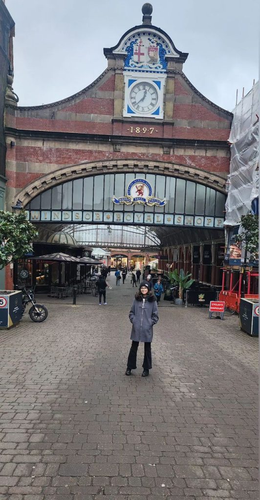 Fahad Mustafa Vacations With Family In London