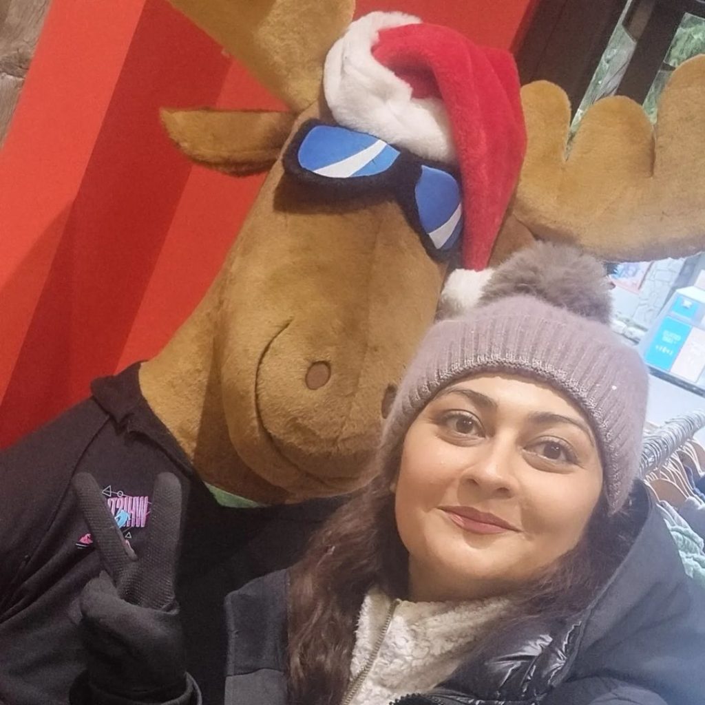 Actress Jana Malik Shares Pictures From Canada