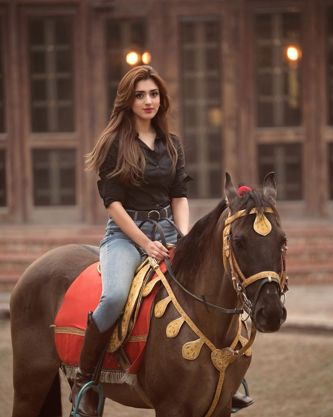 jannat-mirza-s-glamorous-photoshoot-with-horse-reviewit-pk
