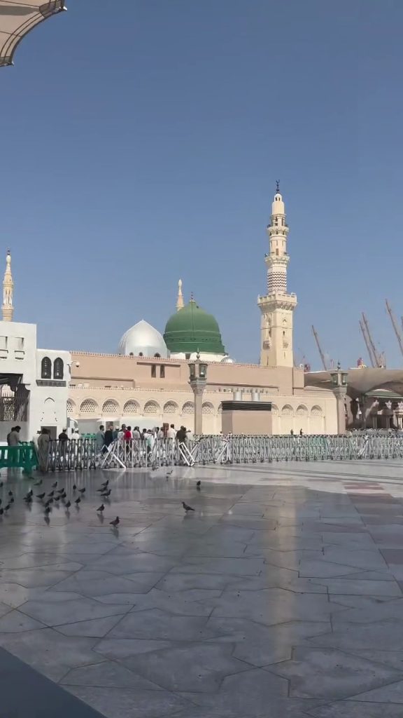 Shiraz Uppal's Heartwarming Experience in Madina