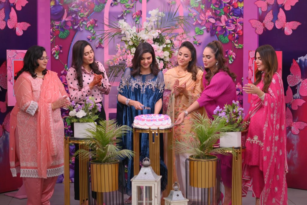 Nida Yasir Celebrates Her Birthday With Sisters And Friends