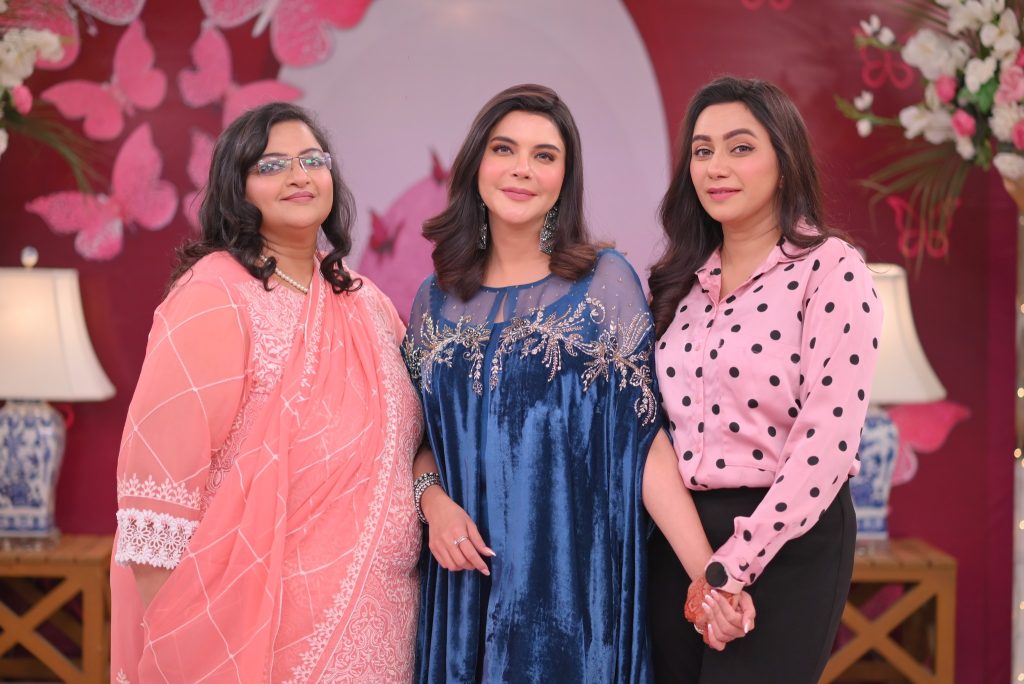 Nida Yasir Celebrates Her Birthday With Sisters And Friends