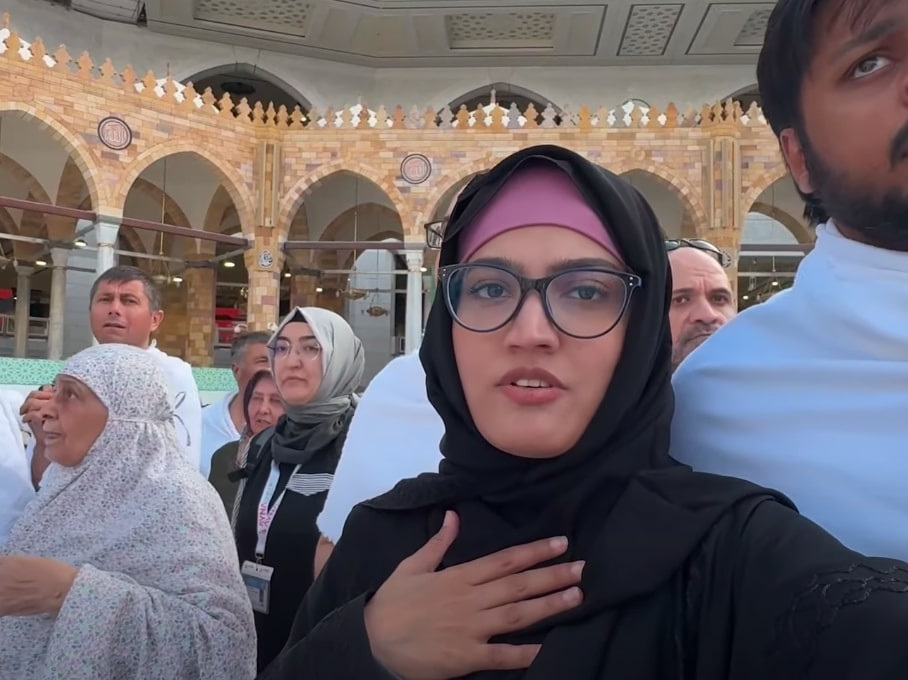 Iqra Kanwal And Areeb Pervaiz Perform Umrah